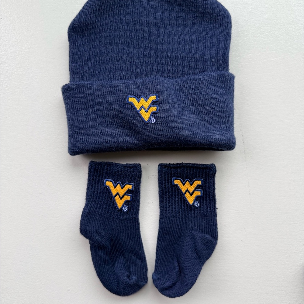 Mountaineers Navy Newborn Beanie and Socks Set